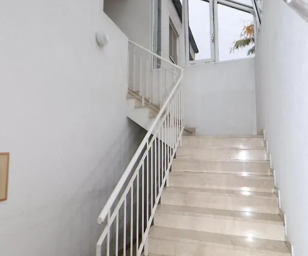 Bacchus - Helles Und Geraeumiges Mit Balkon In Uninaehe *